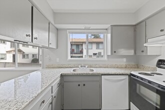 El-Ti-Kee in Portland, OR - Foto de edificio - Building Photo