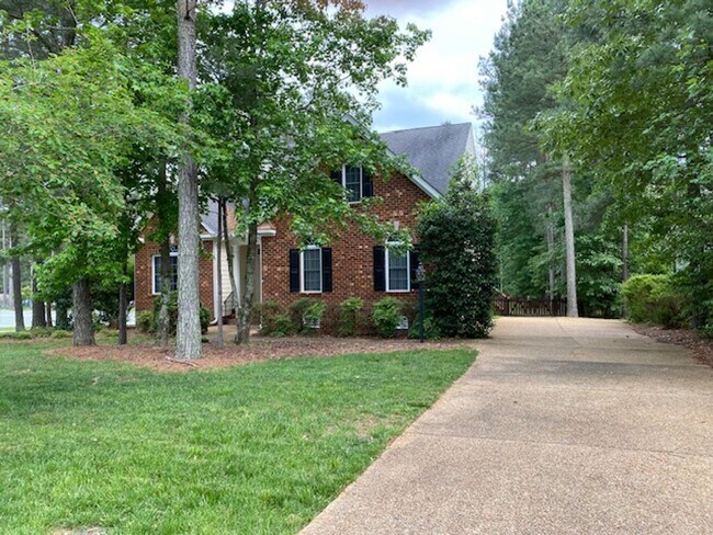 11631 Winding River Rd in Providence Forge, VA - Building Photo - Building Photo