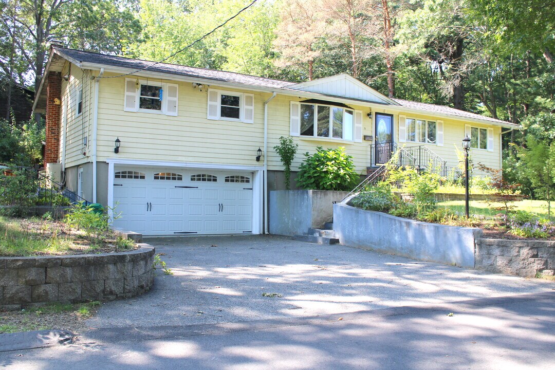 5 Cheryl Ave in Burlington, MA - Building Photo