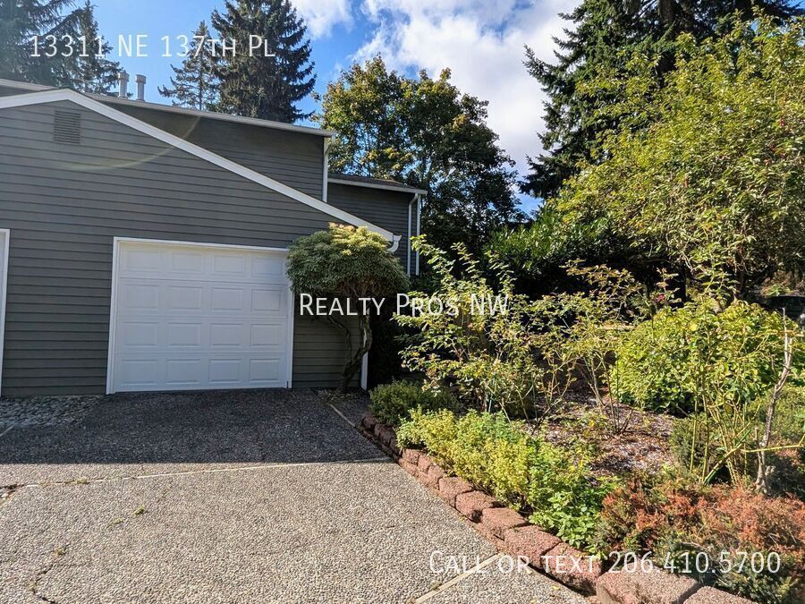 13311 NE 137th Pl in Kirkland, WA - Building Photo