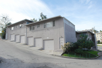 3874-3880 Roble Vista Dr in Los Angeles, CA - Building Photo - Building Photo