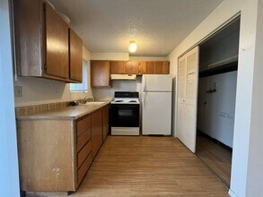 5825-5825 SE 83rd Ave in Portland, OR - Building Photo - Building Photo