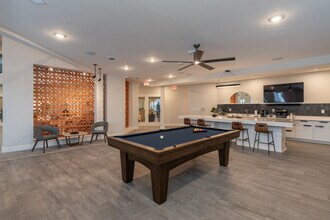 Attain at Chic's Beach in Virginia Beach, VA - Foto de edificio - Building Photo