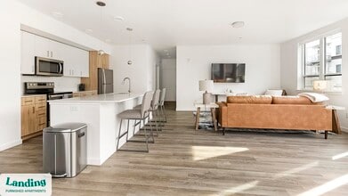 1055 N Anchor Way in Portland, OR - Building Photo - Building Photo