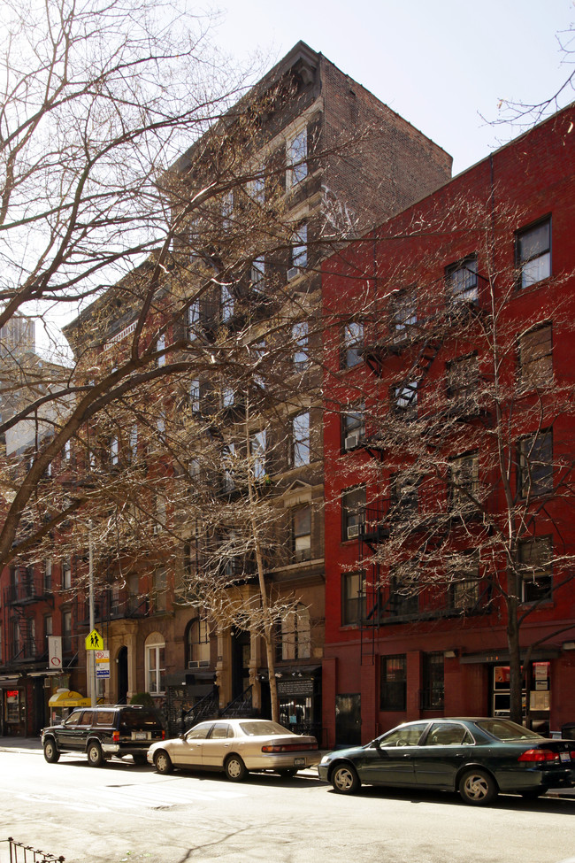 126 E 4th St in New York, NY - Foto de edificio - Building Photo