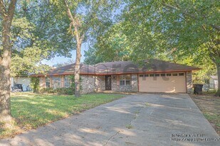 1033 Princeton Pl in Cleburne, TX - Building Photo