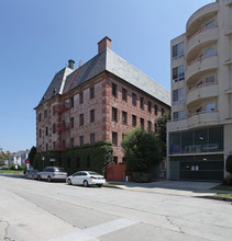 Chateau Du-Val Apartments in Los Angeles, CA - Building Photo - Building Photo