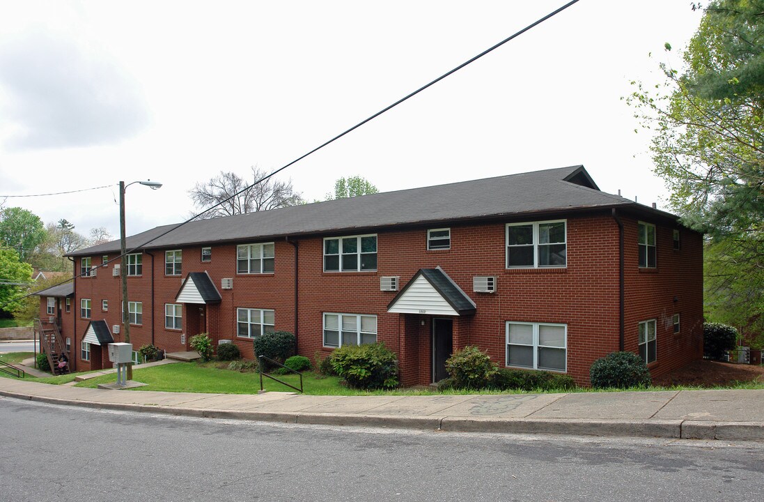 1001 Haywood St in Winston-Salem, NC - Foto de edificio