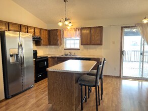 1909 Summerwood St in Goddard, KS - Foto de edificio - Building Photo