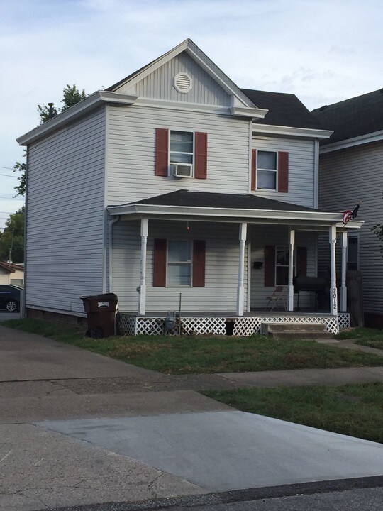2012 11th Ave in Huntington, WV - Building Photo