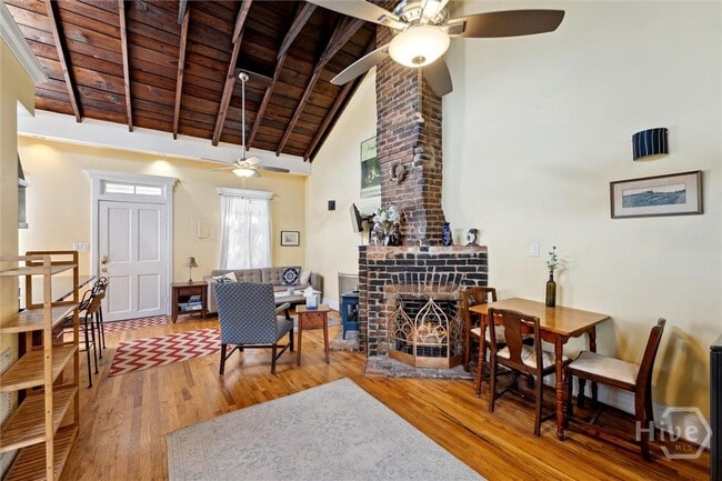 property at 526 E Charlton St