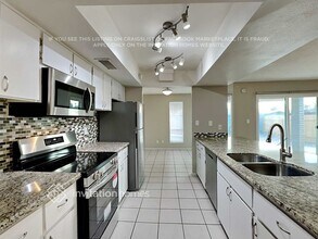 12603 N 37th Ave in Phoenix, AZ - Foto de edificio - Building Photo