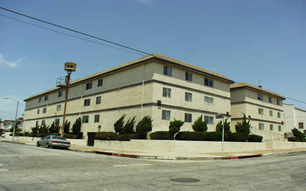 16619 S Menlo Ave in Los Angeles, CA - Building Photo - Building Photo