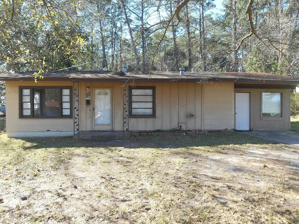 1130 Westwood Dr in Leesville, LA - Building Photo