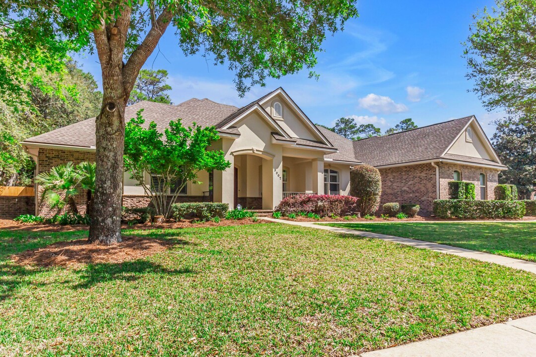 9007 Rushing River Way in Niceville, FL - Foto de edificio
