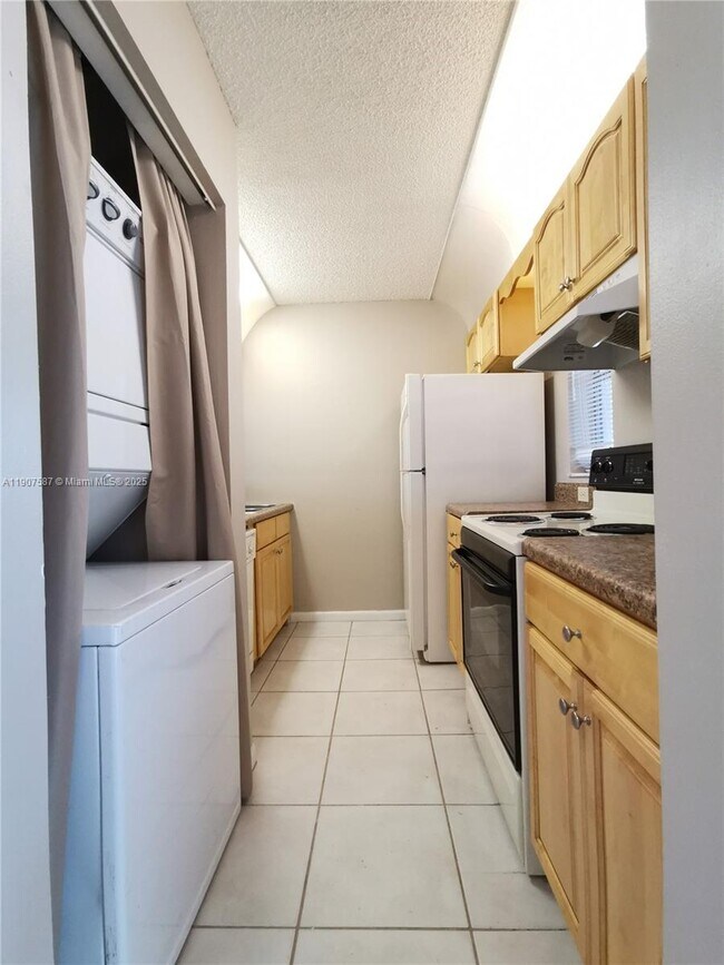 10179 Twin Lakes Dr-Unit -23-K in Coral Springs, FL - Building Photo - Building Photo