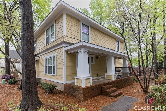 490 Barnett Shoals Rd in Athens, GA - Foto de edificio - Building Photo