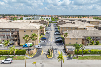 Grand Vista in Hialeah, FL - Building Photo - Building Photo