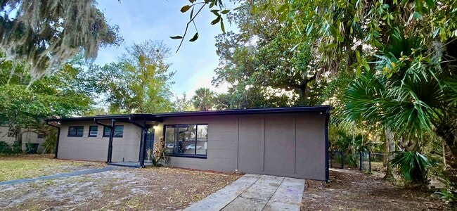 512 Sandra Ave in Daytona Beach, FL - Building Photo - Building Photo