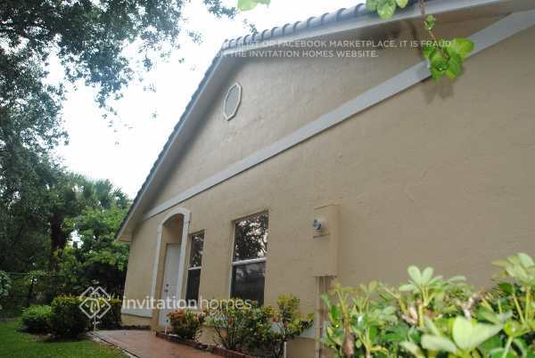 5401 NW 90th Ave in Sunrise, FL - Building Photo - Building Photo