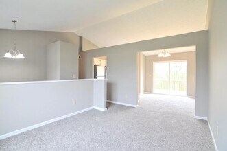 1996 Carver Ct in Independence, KY - Foto de edificio - Building Photo