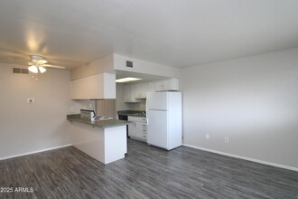 3004 E Waltann Ln in Phoenix, AZ - Building Photo - Building Photo
