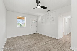 1012 N 9th St in Jacksonville Beach, FL - Building Photo - Building Photo