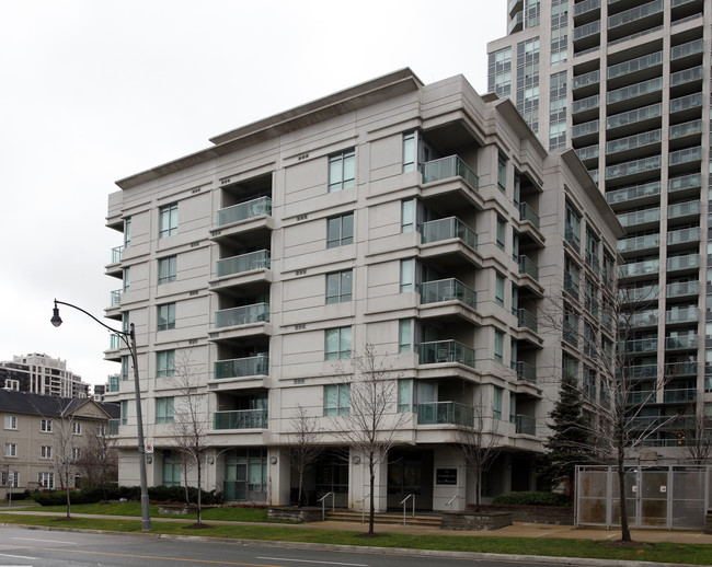 19 Avondale Ave in Toronto, ON - Building Photo - Primary Photo