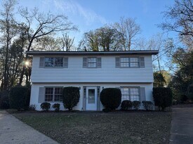 1020 Crestwood St in Auburn, AL - Building Photo