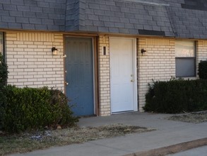 Green West Apartments in Lawton, OK - Building Photo - Building Photo