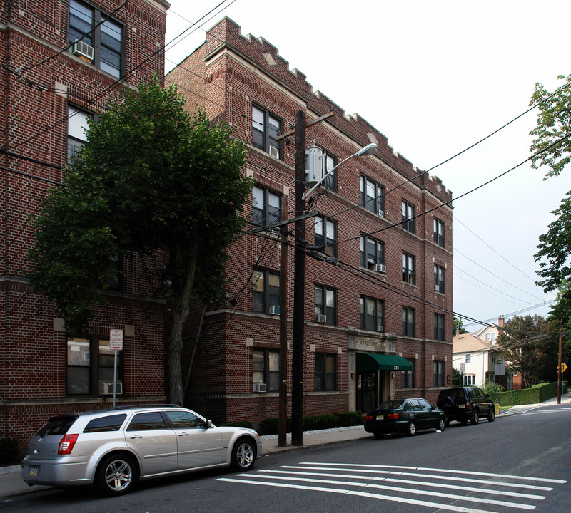 218 Highland Ave in Newark, NJ - Building Photo