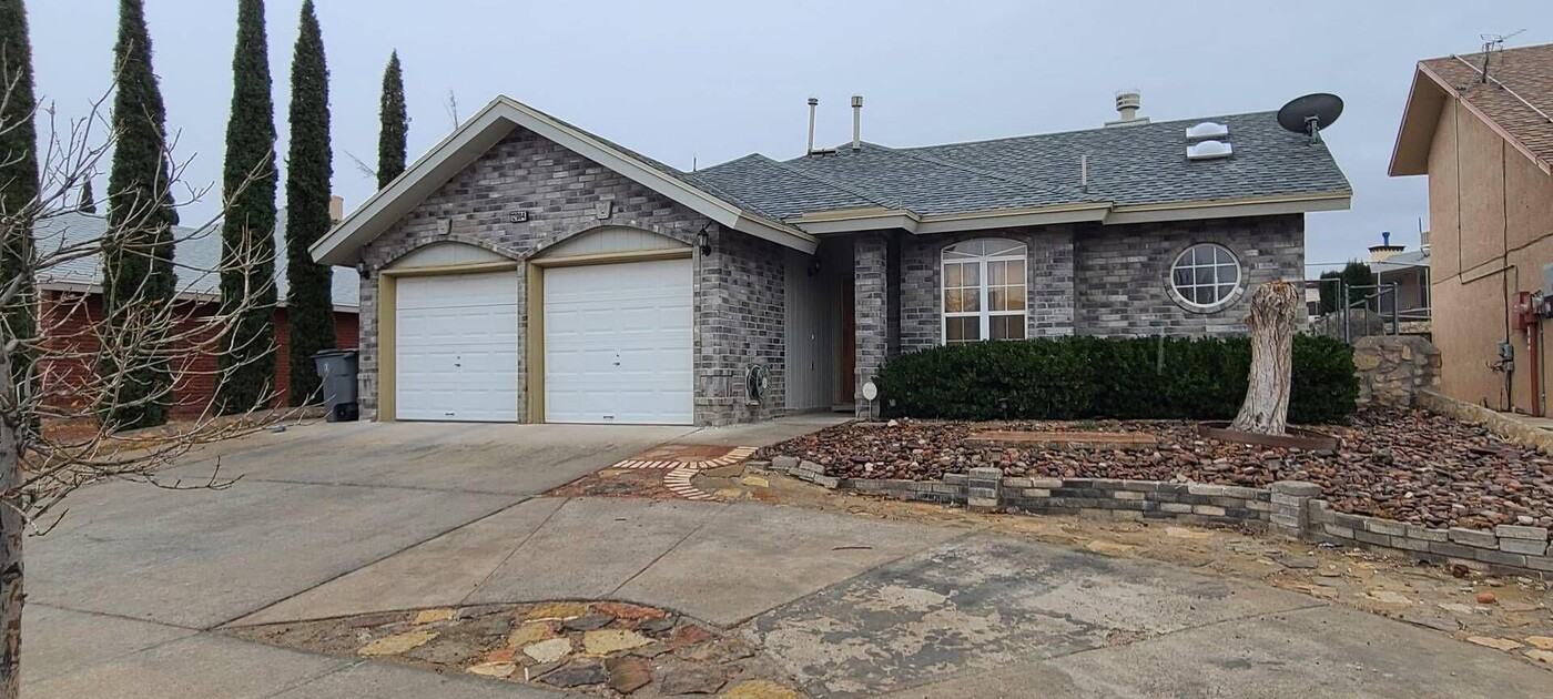 12004 Regal Banner Ln in El Paso, TX - Building Photo