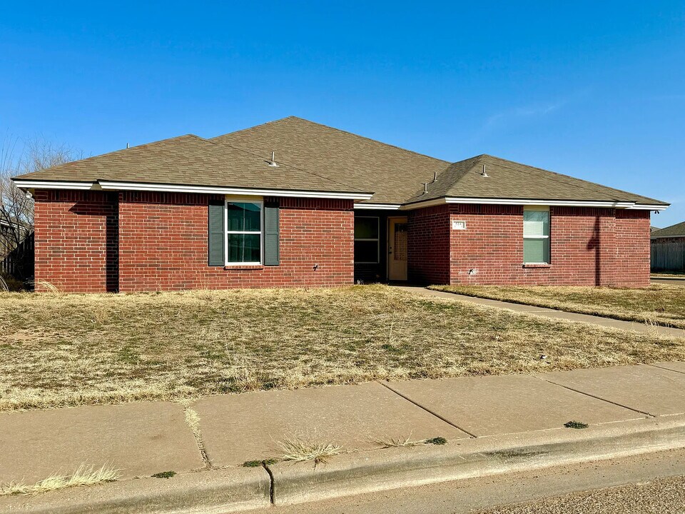524 N Clinton Ave in Lubbock, TX - Building Photo