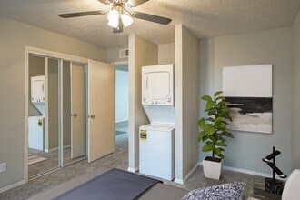 Peaks at Los Ranchos in Albuquerque, NM - Building Photo - Building Photo