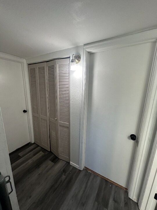 211 S Brentwood St in Lakewood, CO - Building Photo