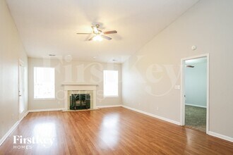 15572 Dry Creek Rd in Noblesville, IN - Foto de edificio - Building Photo