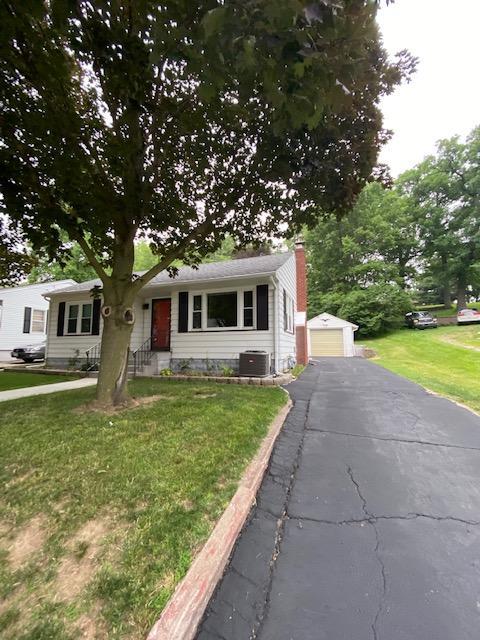 809 E 11th St in Muscatine, IA - Building Photo - Building Photo
