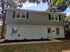 334 N Hoskins Rd in Charlotte, NC - Building Photo