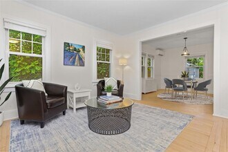 19 Deane Pl in Larchmont, NY - Building Photo - Building Photo