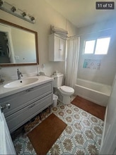 4885 Naples St in San Diego, CA - Foto de edificio - Building Photo