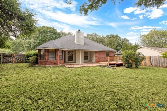 property at 1502 Oak Knoll Ln