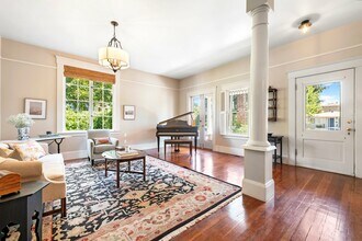 417 Haydon St in Healdsburg, CA - Building Photo - Building Photo