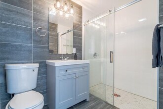 218 E 104th St in New York, NY - Building Photo - Building Photo