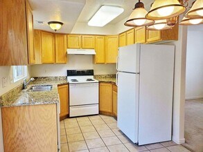 2037 E Lee Way Cir in Salt Lake City, UT - Building Photo - Building Photo