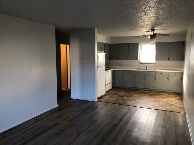 300 E Benton St in Siloam Springs, AR - Building Photo - Building Photo