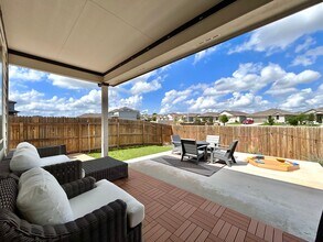 401 Town Lk Bnd in Kyle, TX - Building Photo - Building Photo
