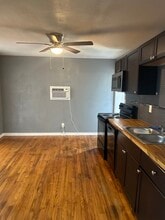 311 Glamis Ave, Unit 311 Glamis UNIT # 2 in San Antonio, TX - Foto de edificio - Building Photo