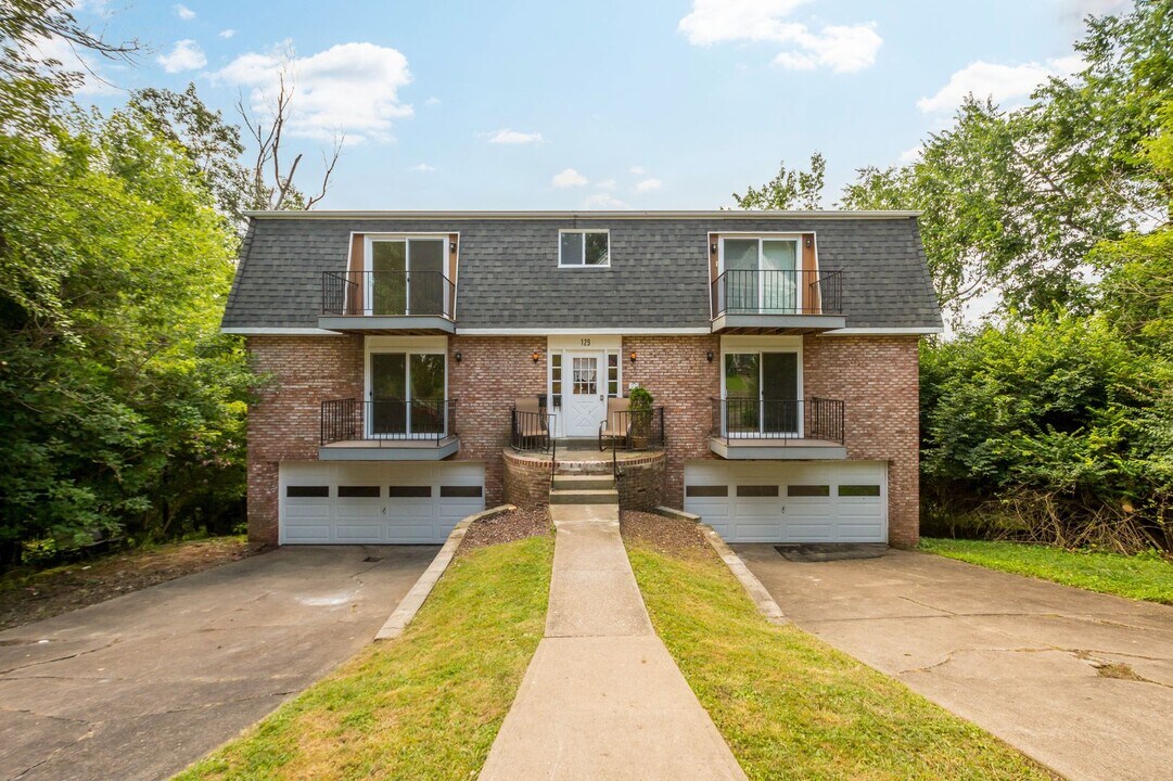 129 Fountain St in Crafton, PA - Building Photo