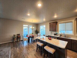 8203 Ballard Lp in West Richland, WA - Building Photo - Building Photo