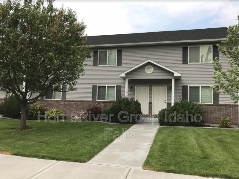 3133 Chasewood Dr in Ammon, ID - Building Photo